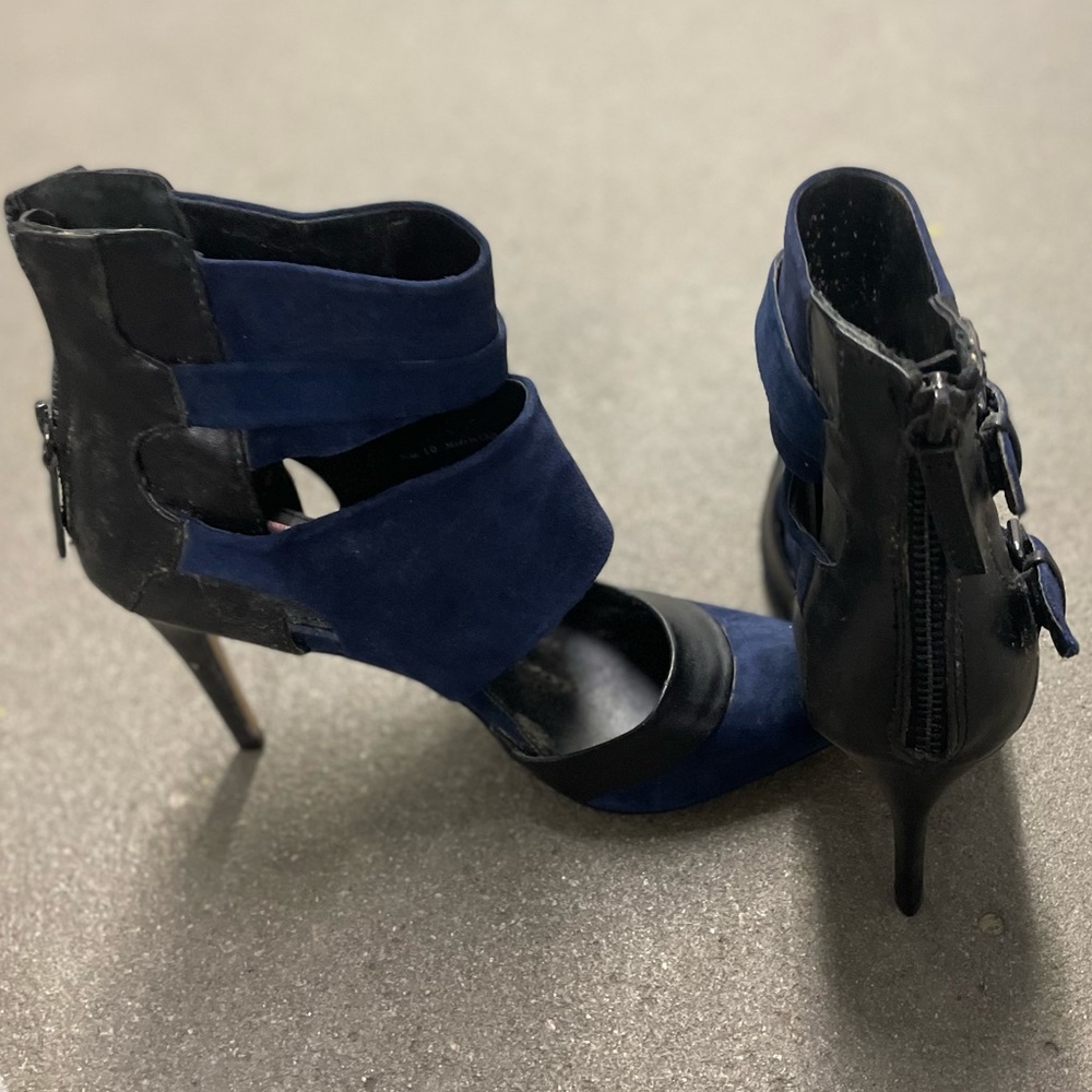 DV by Dolce Vita Suede Pointy Toe Buckles Stiletto Heel Pump woman’s size 10
